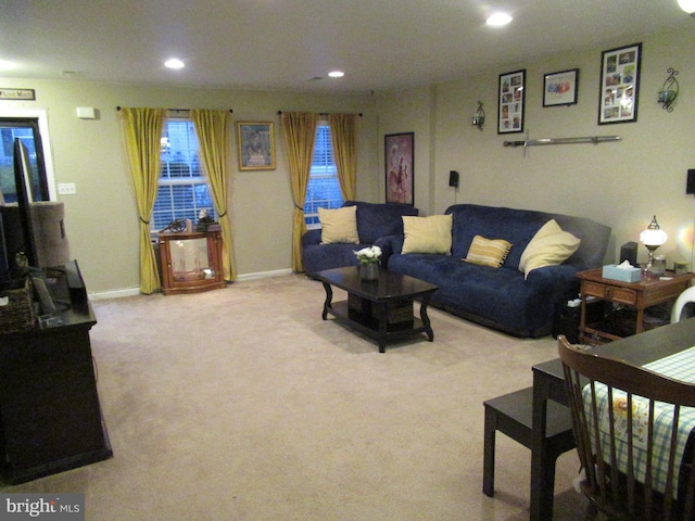 carpeted living room featuring recessed lighting and baseboards