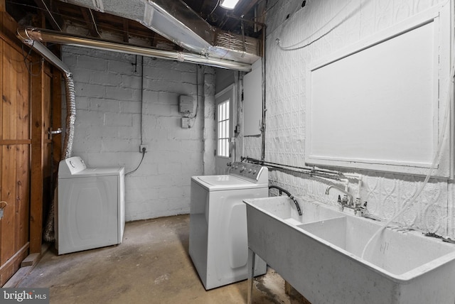 laundry room with a sink, laundry area, and washer and clothes dryer