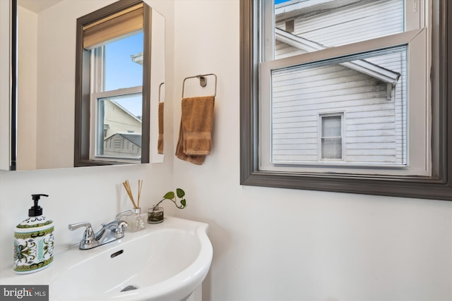 bathroom featuring a sink