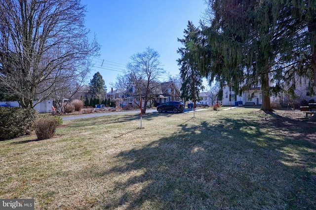 view of yard with a residential view