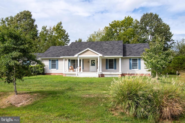 view of front facade with a porch, roof with shingles, and a front lawn