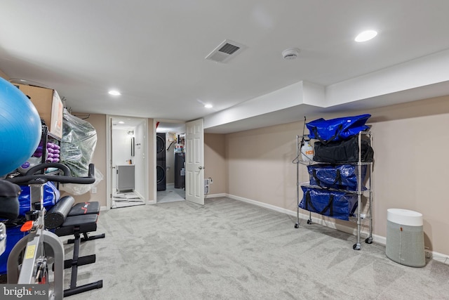 workout area with carpet, visible vents, baseboards, recessed lighting, and water heater