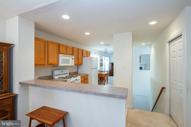 kitchen with recessed lighting, visible vents, white appliances, a peninsula, and a kitchen breakfast bar