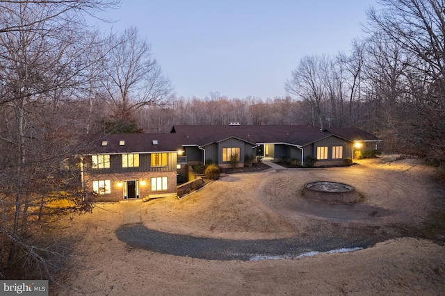 view of front of property with dirt driveway