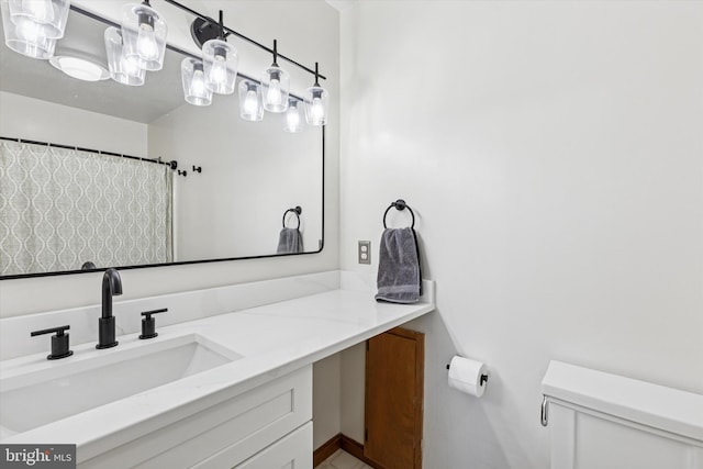 full bathroom with toilet, a shower with shower curtain, and vanity