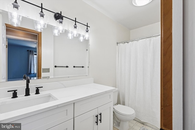 bathroom featuring a shower with shower curtain, vanity, and toilet