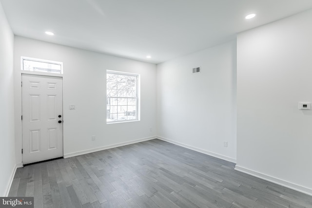 foyer entrance featuring recessed lighting, visible vents, baseboards, and wood finished floors