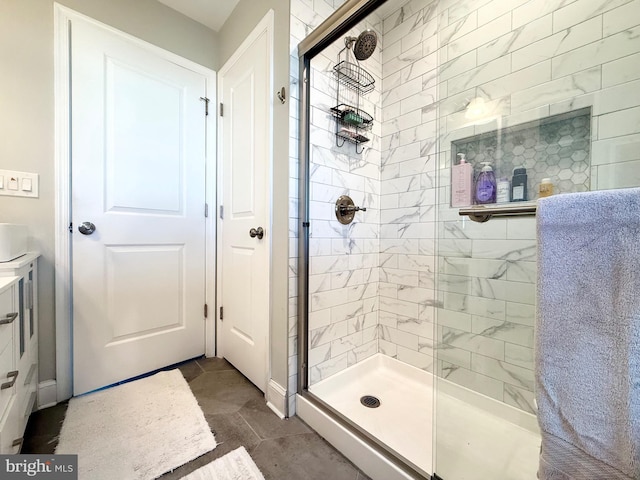 bathroom featuring tiled shower