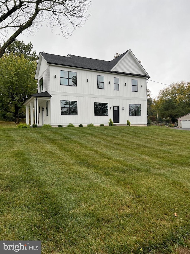 view of front of house featuring a front yard