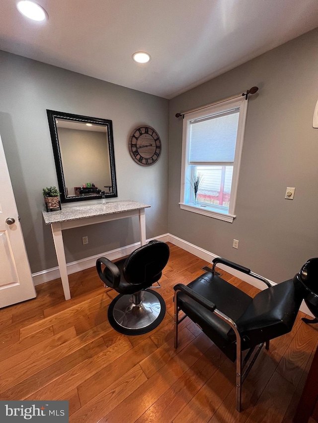 sitting room featuring light wood-style floors, recessed lighting, and baseboards