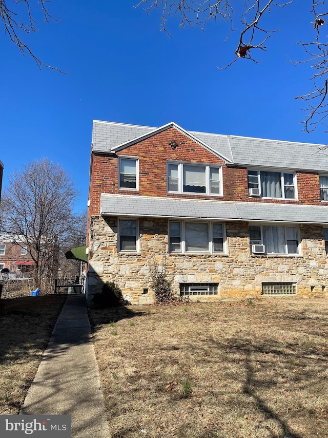 view of front of property featuring stone siding