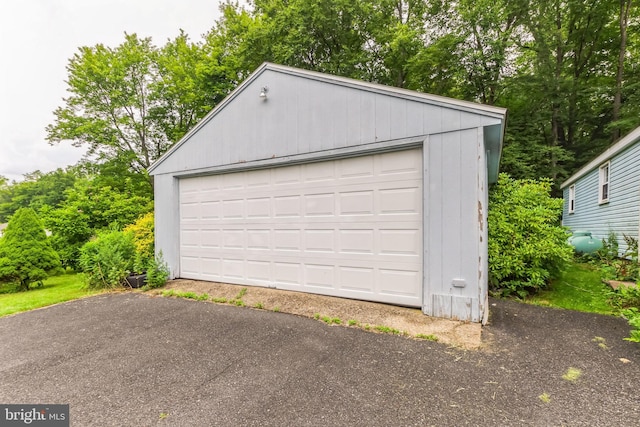 view of detached garage