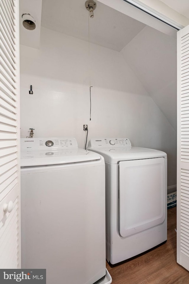 laundry room with laundry area, independent washer and dryer, and wood finished floors