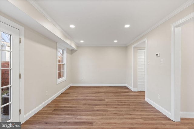 unfurnished room with light wood-style floors, recessed lighting, crown molding, and baseboards