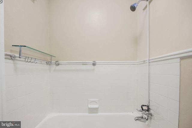 full bathroom with shower / washtub combination