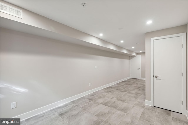 finished below grade area featuring recessed lighting, visible vents, and baseboards