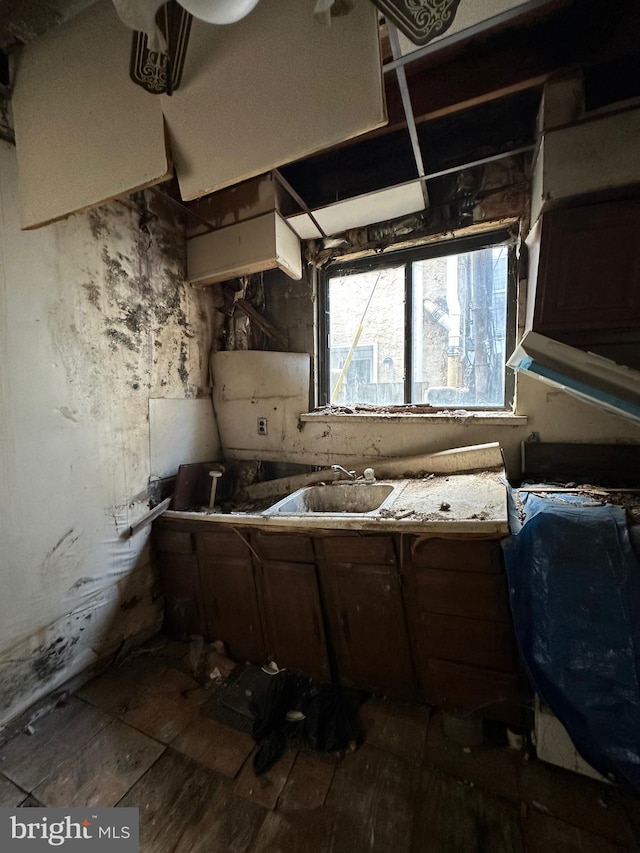 kitchen featuring a sink