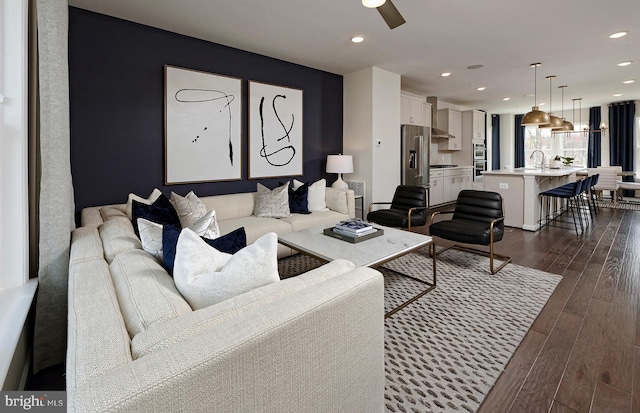 living room with ceiling fan, dark wood-type flooring, and recessed lighting