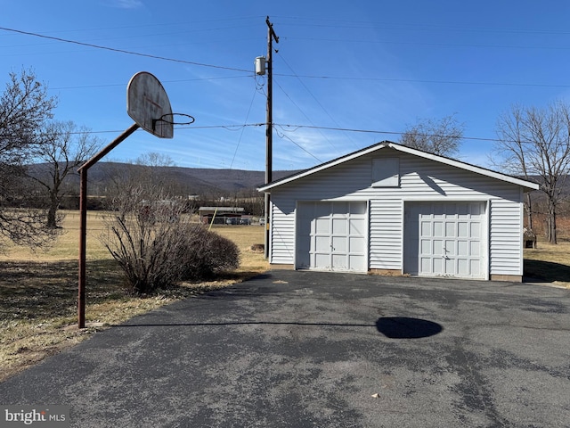 view of detached garage