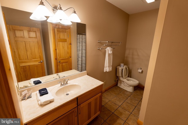 full bathroom with tile patterned floors, toilet, a shower with shower curtain, baseboards, and vanity