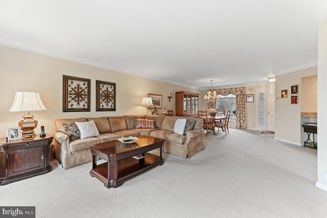 living room featuring carpet floors, a notable chandelier, crown molding, and baseboards