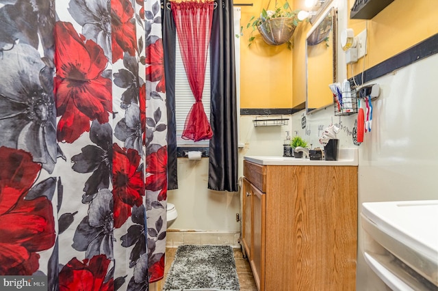 full bathroom featuring tile patterned floors, toilet, vanity, and a shower with curtain