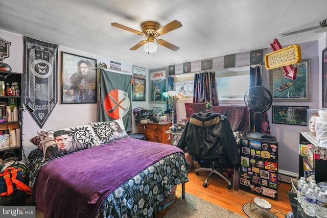 bedroom featuring wood finished floors and a ceiling fan