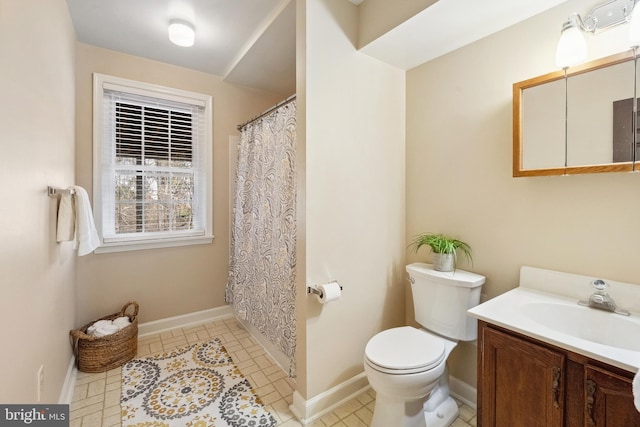 full bath featuring tile patterned flooring, baseboards, toilet, a shower with curtain, and vanity