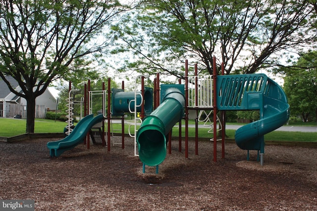 community play area with a yard