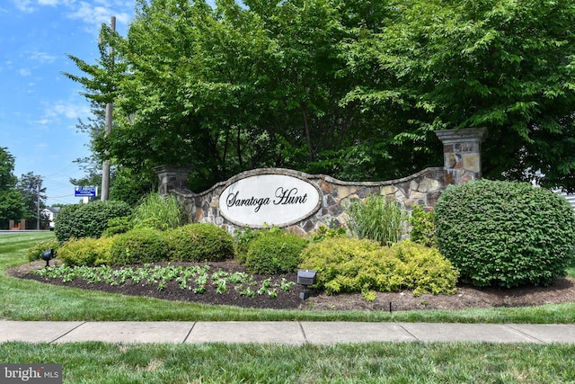 view of community / neighborhood sign