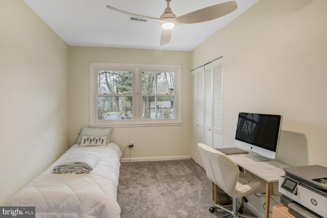 carpeted bedroom featuring a ceiling fan, baseboards, and a closet