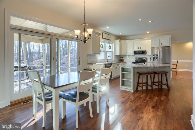 dining space with dark wood-type flooring, recessed lighting, visible vents, and baseboards