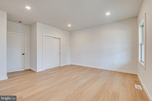 unfurnished bedroom with light wood-type flooring, baseboards, visible vents, and recessed lighting