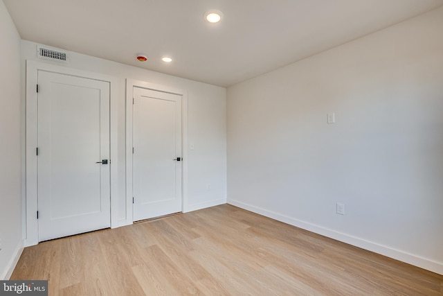 unfurnished room with baseboards, recessed lighting, visible vents, and light wood-style floors