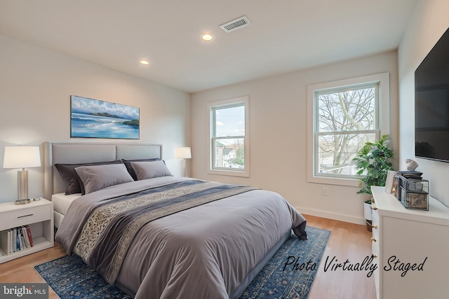 bedroom featuring light wood-style flooring, visible vents, baseboards, and recessed lighting