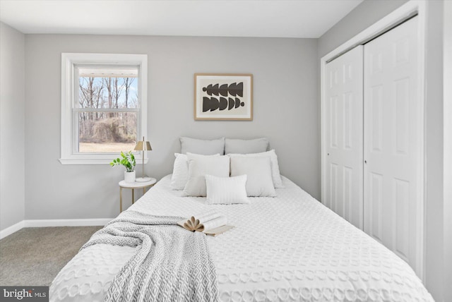 bedroom featuring carpet, baseboards, and a closet