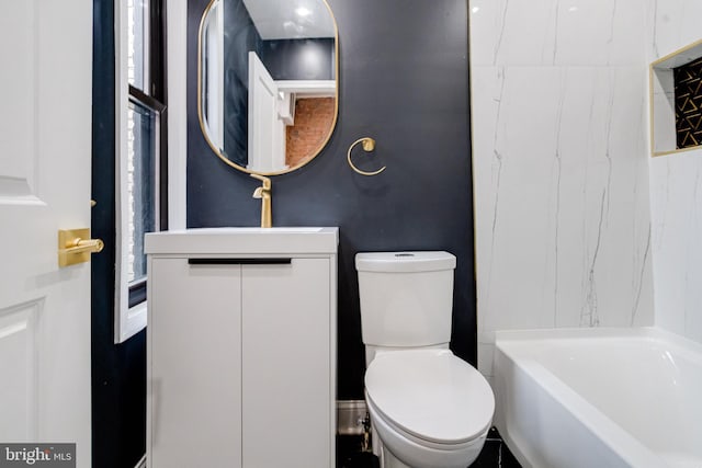 bathroom with a bath, plenty of natural light, vanity, and toilet