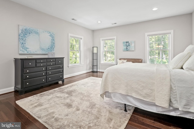 7911 Fort Hunt Rd, Alexandria, VA 22308 - bedroom with dark wood-style floors, recessed lighting, and baseboards