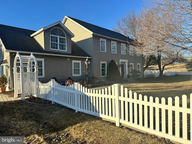 view of front facade with a fenced front yard