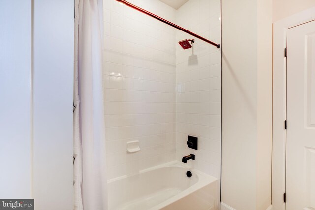 full bath with shower / bath combination with curtain