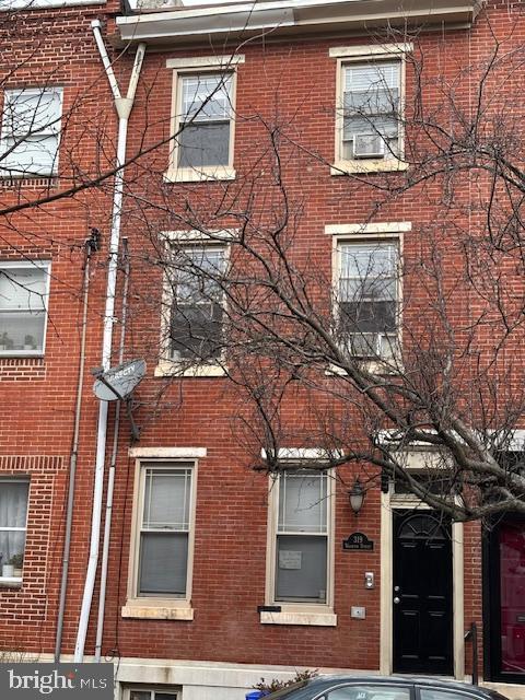 view of front facade with brick siding