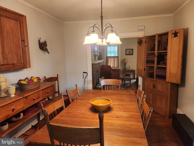 dining space featuring ornamental molding, an inviting chandelier, and wood finished floors