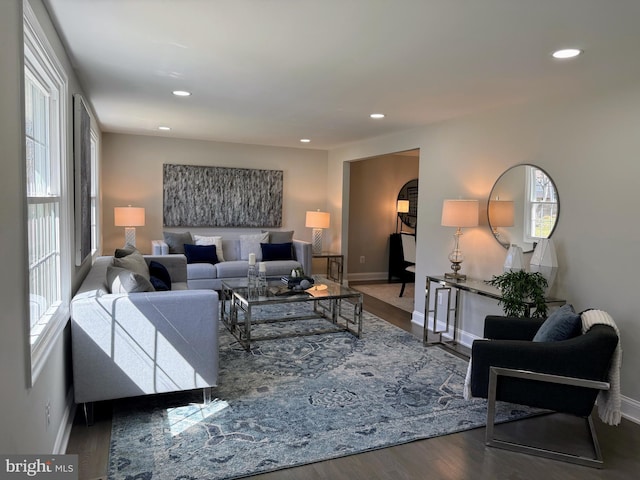 living room featuring recessed lighting, baseboards, plenty of natural light, and wood finished floors