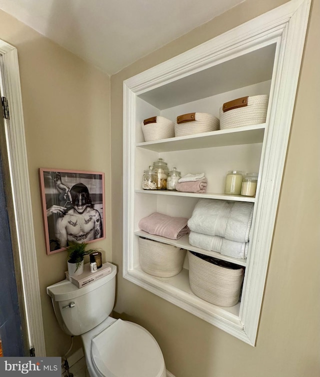 bathroom featuring toilet