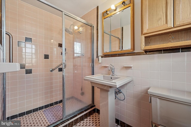 bathroom featuring decorative backsplash, a shower stall, toilet, and tile walls