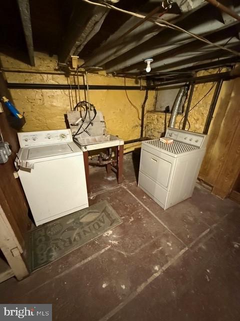 washroom featuring laundry area and washer / clothes dryer