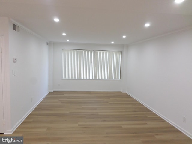 unfurnished room with recessed lighting, visible vents, baseboards, ornamental molding, and light wood finished floors