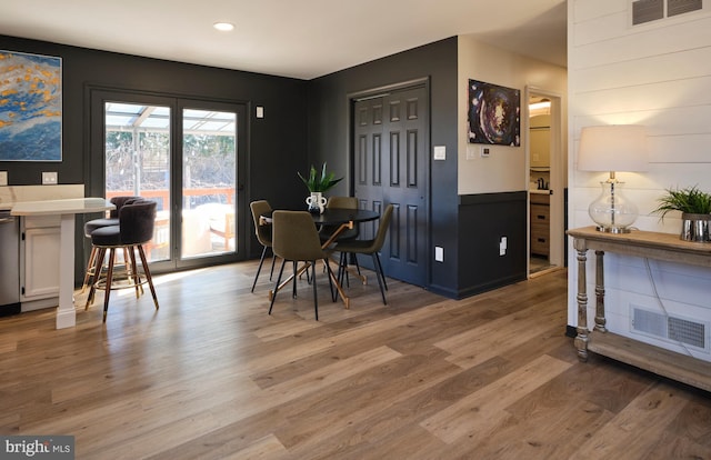 dining area featuring visible vents, wood finished floors, and recessed lighting