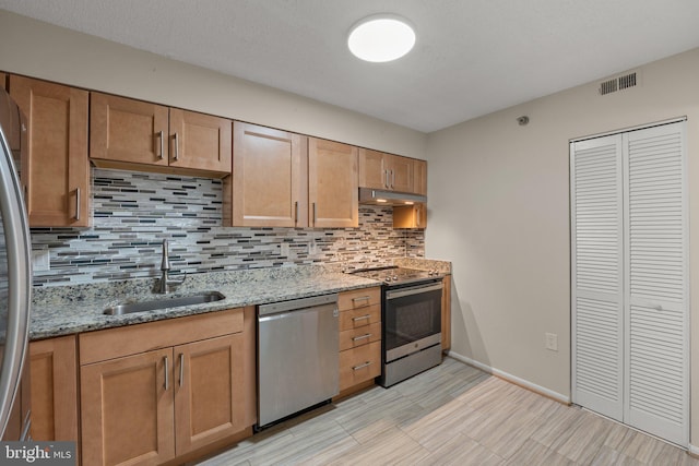 kitchen with tasteful backsplash, visible vents, appliances with stainless steel finishes, a sink, and under cabinet range hood