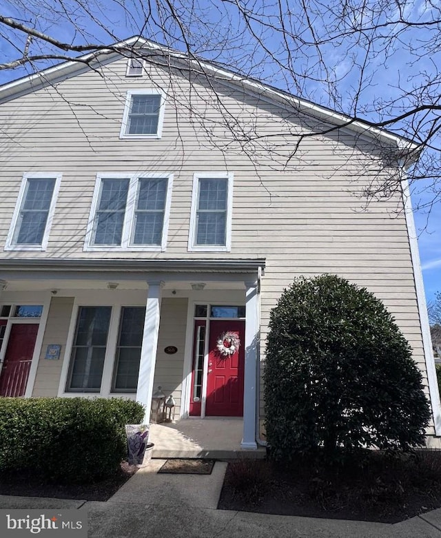 view of front of property featuring covered porch